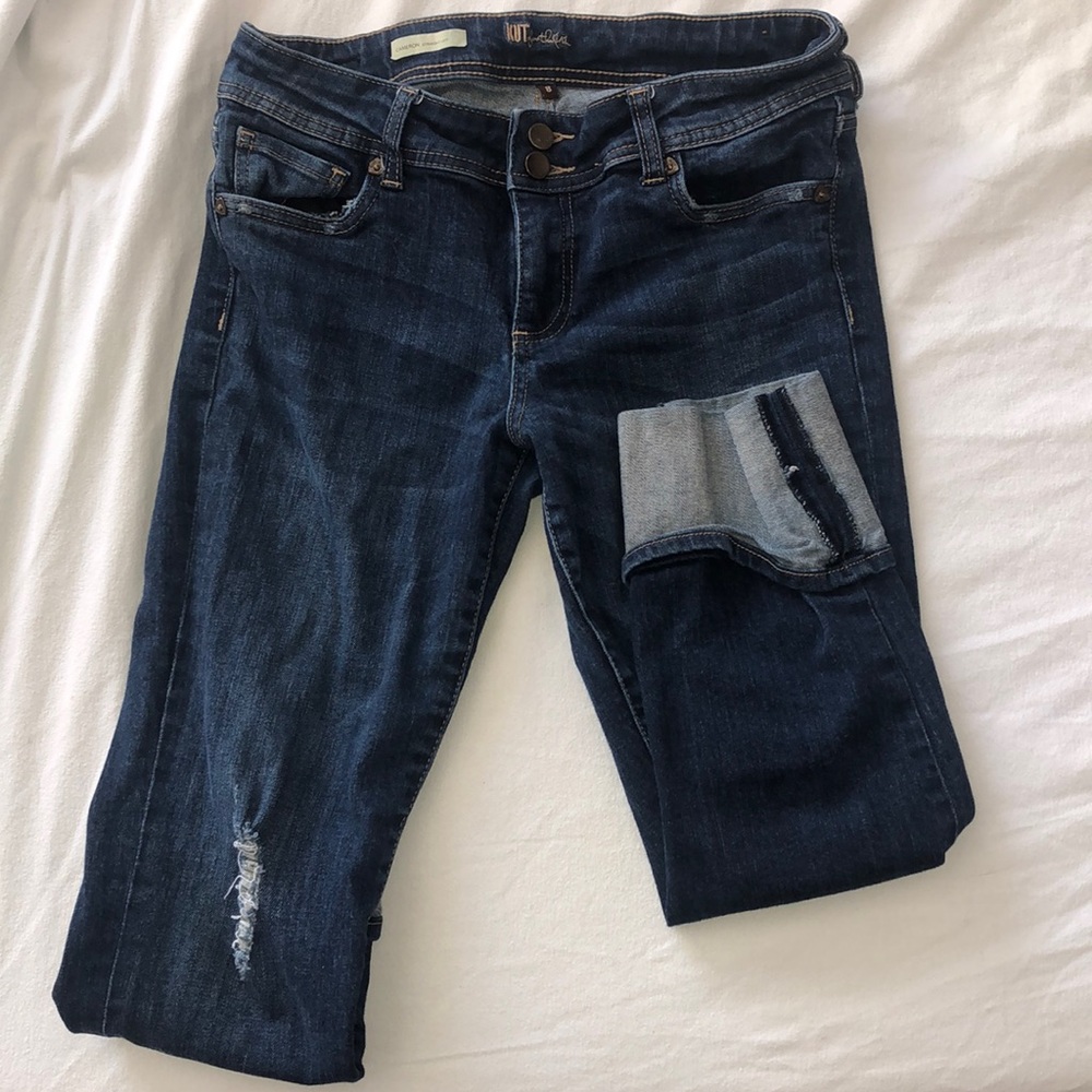 Cut from the Kloth “Cameron” straight leg, mid rise, distressed capri